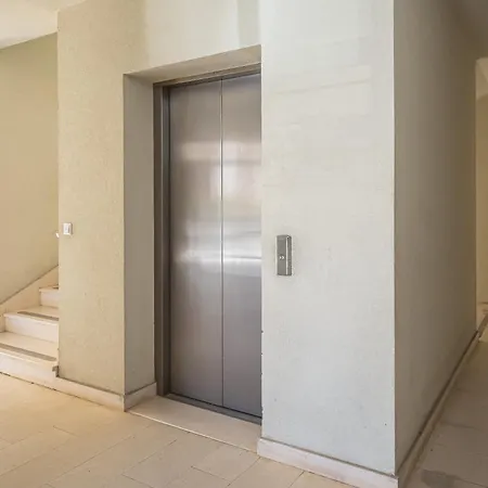 Ap 6+2 In One Of The Luxury Building In